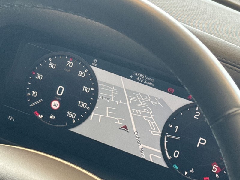 2023 (23) LAND ROVER DEFENDER 3.0 D250 SE 110 5dr Auto 5221357