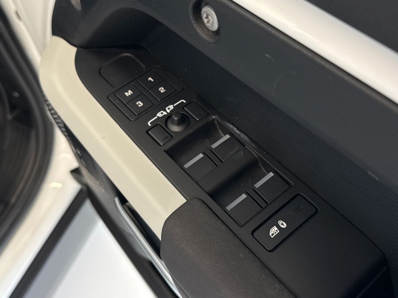 2023 (23) LAND ROVER DEFENDER 3.0 D250 SE 110 5dr Auto 5221364