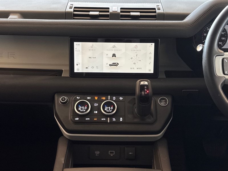 2023 (23) LAND ROVER DEFENDER 3.0 D250 SE 110 5dr Auto 5221355