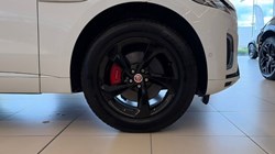 2021 (21) JAGUAR F-PACE 2.0 D165 R-Dynamic S 5dr Auto AWD 5184430