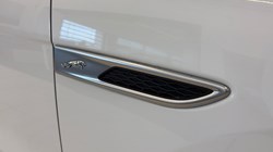 2021 (21) JAGUAR F-PACE 2.0 D165 R-Dynamic S 5dr Auto AWD 5184442