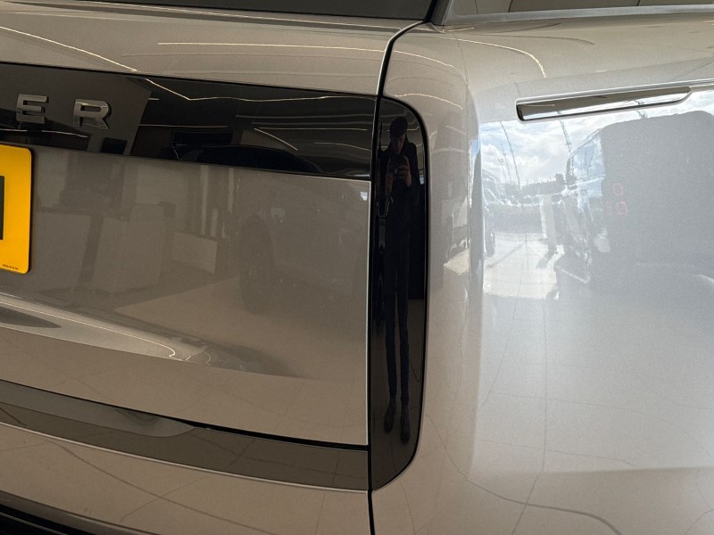 2025 (75) LAND ROVER RANGE ROVER 3.0 D300 SE 4dr Auto 5218621