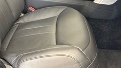 2025 (75) LAND ROVER RANGE ROVER 3.0 D300 SE 4dr Auto 5218600