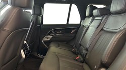 2025 (75) LAND ROVER RANGE ROVER 3.0 D300 SE 4dr Auto 5218579