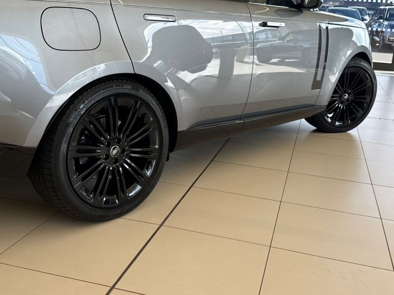 2025 (75) LAND ROVER RANGE ROVER 3.0 D300 SE 4dr Auto 5218622