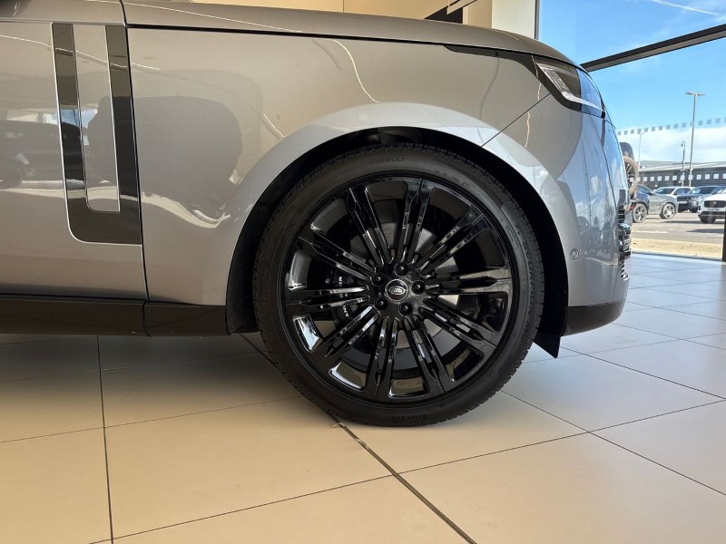 2025 (75) LAND ROVER RANGE ROVER 3.0 D300 SE 4dr Auto 5218583