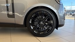 2025 (75) LAND ROVER RANGE ROVER 3.0 D300 SE 4dr Auto 5218583