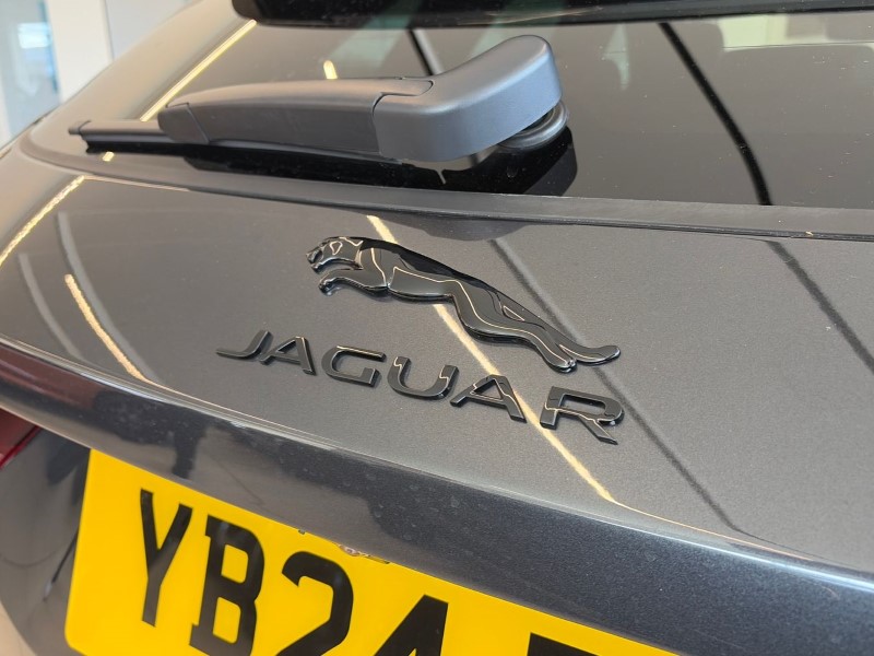 2024 (24) JAGUAR F-PACE 2.0 D200 R-Dynamic HSE Black 5dr Auto AWD 5234459
