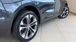 2024 (24) JAGUAR F-PACE 2.0 D200 R-Dynamic HSE Black 5dr Auto AWD 5234462