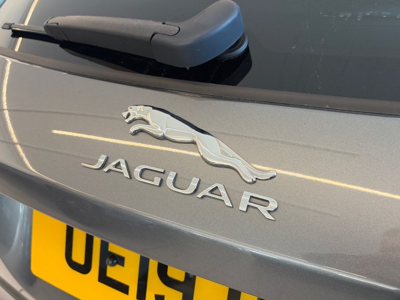 2019 (19) JAGUAR F-PACE 3.0d V6 S 5dr Auto AWD 5196068