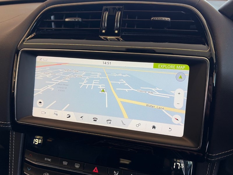 2019 (19) JAGUAR F-PACE 3.0d V6 S 5dr Auto AWD 5196051