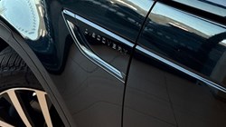 2022 (22) LAND ROVER DISCOVERY 3.0 D300 R-Dynamic SE 5dr Auto 5233263