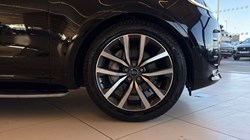 2022 (22) LAND ROVER DISCOVERY 3.0 D300 R-Dynamic SE 5dr Auto 5233251