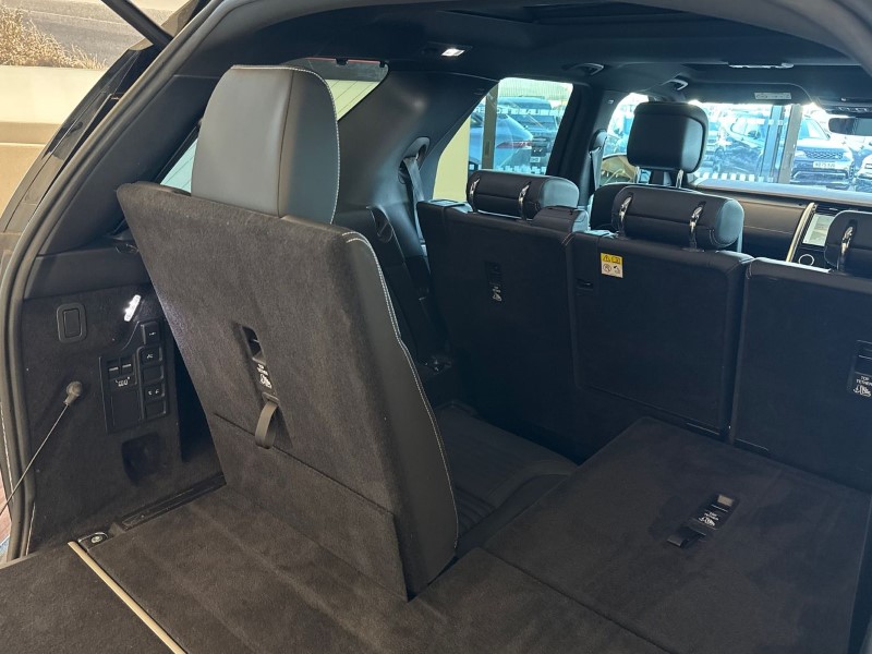 2022 (22) LAND ROVER DISCOVERY 3.0 D300 R-Dynamic SE 5dr Auto 5233295