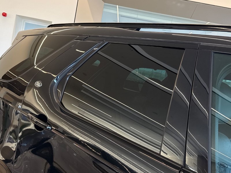 2022 (22) LAND ROVER DISCOVERY 3.0 D300 R-Dynamic SE 5dr Auto 5233294