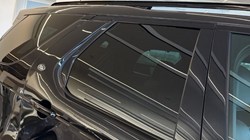 2022 (22) LAND ROVER DISCOVERY 3.0 D300 R-Dynamic SE 5dr Auto 5233294