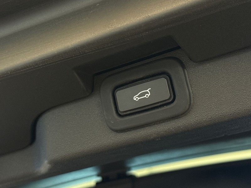 2022 (22) LAND ROVER DISCOVERY 3.0 D300 R-Dynamic SE 5dr Auto 5233283