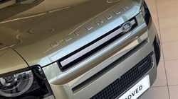 2022 (71) LAND ROVER DEFENDER 3.0 D250 X-Dynamic HSE 110 5dr Auto 5277197