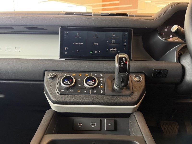 2022 (72) LAND ROVER DEFENDER 3.0 D250 X-Dynamic SE 90 3dr Auto 5216362