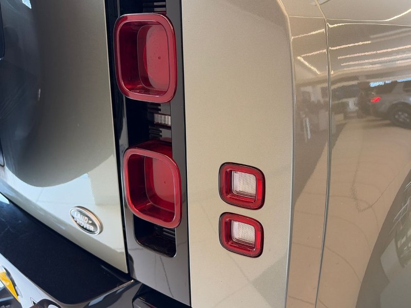 2022 (72) LAND ROVER DEFENDER 3.0 D250 X-Dynamic SE 90 3dr Auto 5216398