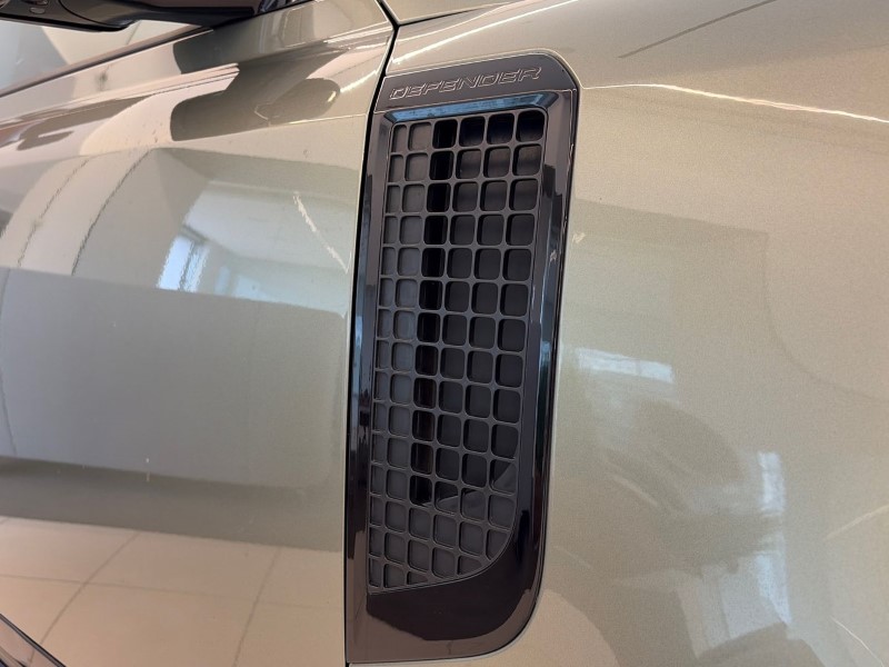 2022 (72) LAND ROVER DEFENDER 3.0 D250 X-Dynamic SE 90 3dr Auto 5216368