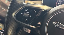 2021 (71) JAGUAR F-PACE 2.0 D200 R-Dynamic SE 5dr Auto AWD 5236780