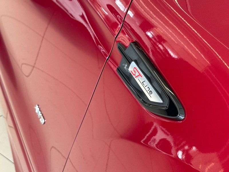 2018 (18) FORD KUGA 2.0 TDCi 180 ST-Line 5dr 5210526