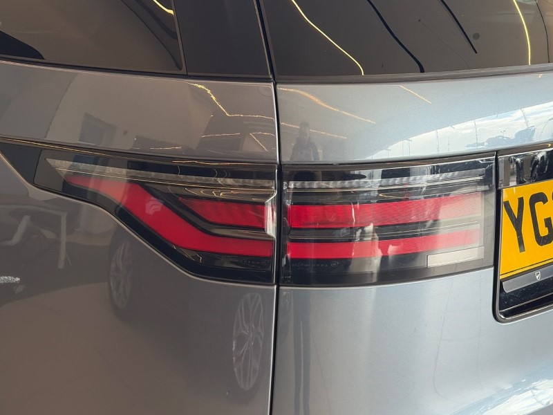 2022 (22) LAND ROVER DISCOVERY 3.0 D300 R-Dynamic SE 5dr Auto 5233857