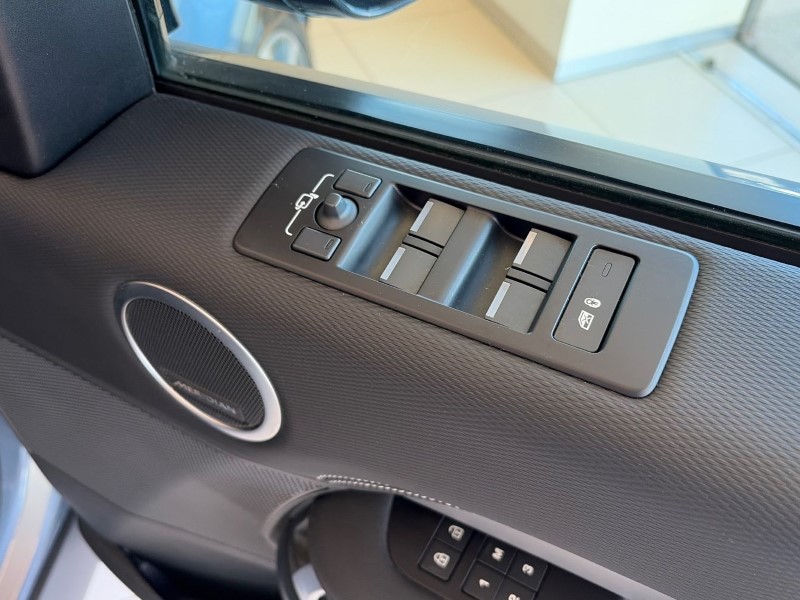 2022 (22) LAND ROVER DISCOVERY 3.0 D300 R-Dynamic SE 5dr Auto 5233862