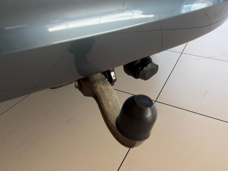 2022 (22) LAND ROVER DISCOVERY 3.0 D300 R-Dynamic SE 5dr Auto 5233860