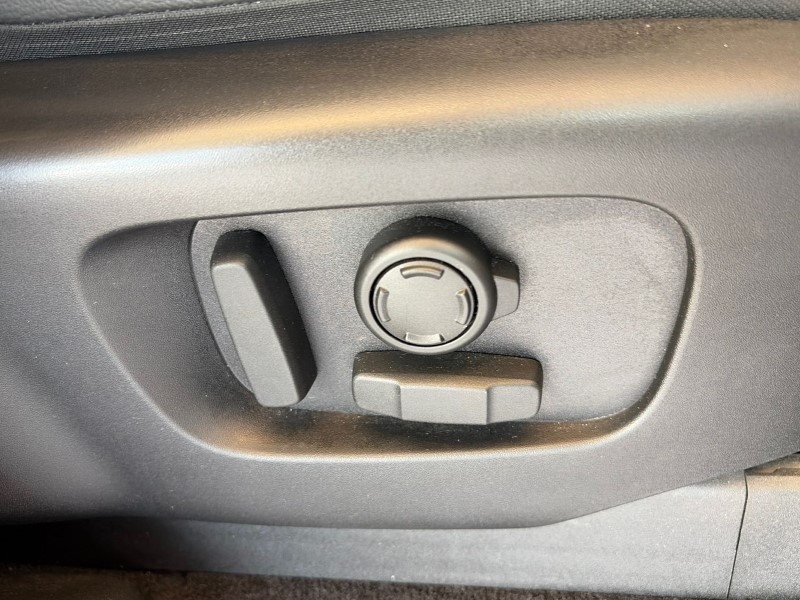 2022 (22) LAND ROVER DISCOVERY 3.0 D300 R-Dynamic SE 5dr Auto 5233863