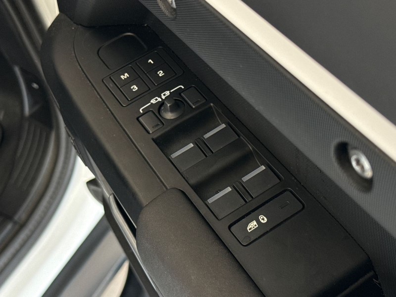 2025 (75) LAND ROVER DEFENDER 3.0 D250 X-Dynamic SE 110 5dr Auto 5228092