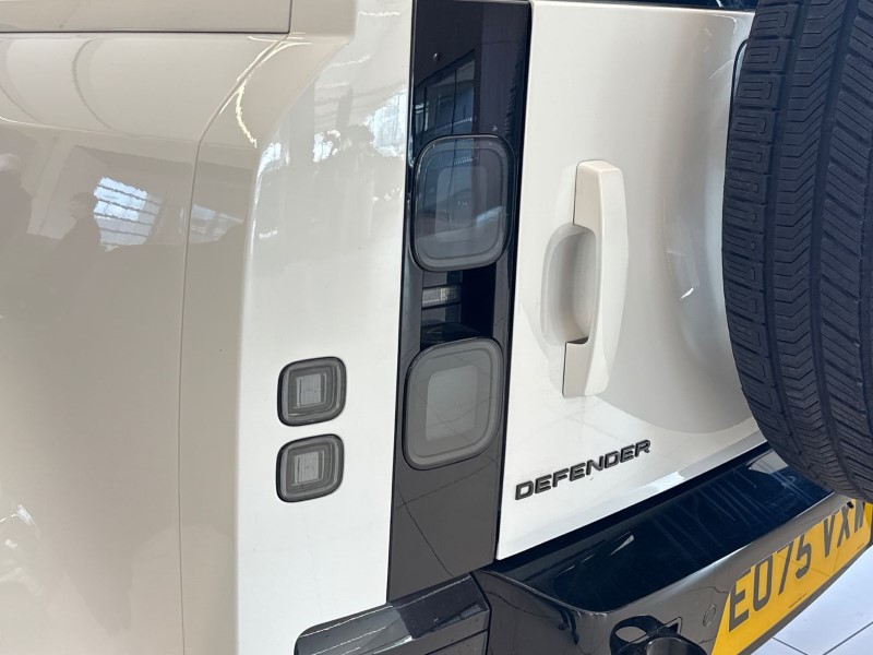 2025 (75) LAND ROVER DEFENDER 3.0 D250 X-Dynamic SE 110 5dr Auto 5251528