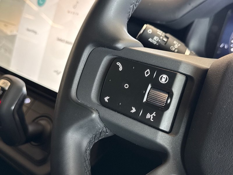 2025 (75) LAND ROVER DEFENDER 3.0 D250 X-Dynamic SE 110 5dr Auto 5228097