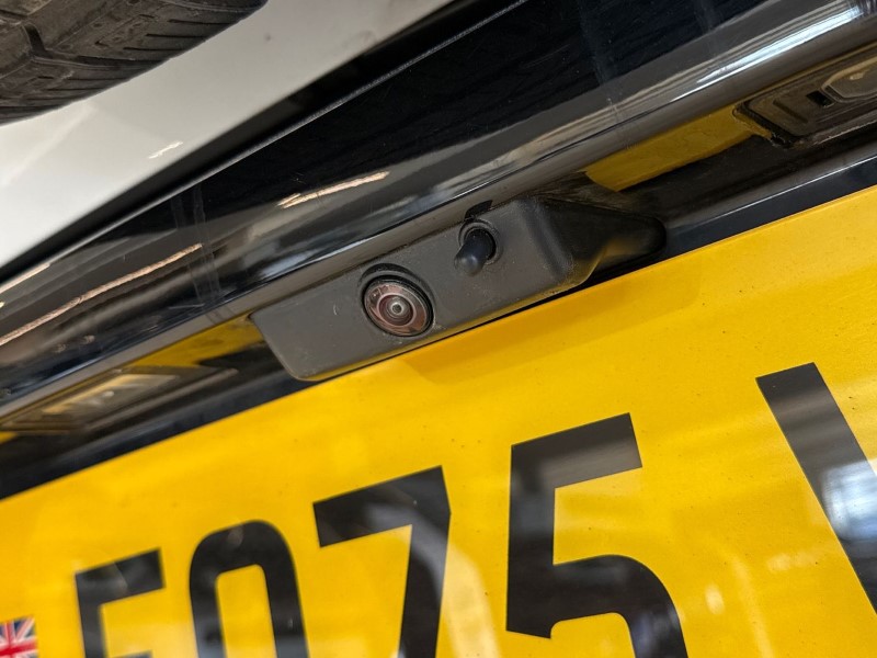 2025 (75) LAND ROVER DEFENDER 3.0 D250 X-Dynamic SE 110 5dr Auto 5228107