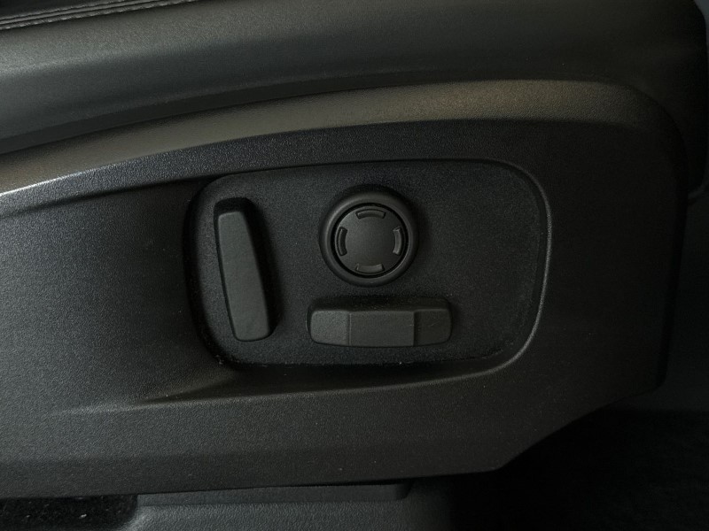 2025 (75) LAND ROVER DEFENDER 3.0 D250 X-Dynamic SE 110 5dr Auto 5228093