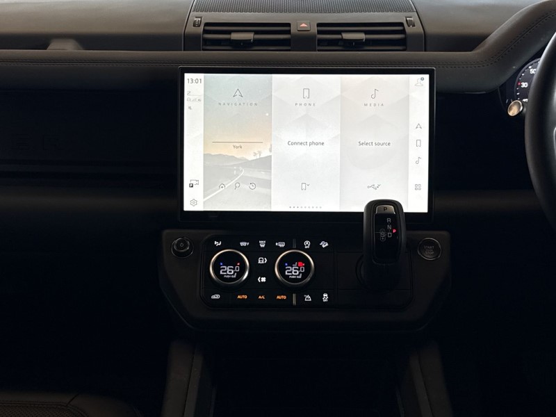 2025 (75) LAND ROVER DEFENDER 3.0 D250 X-Dynamic SE 110 5dr Auto 5228083