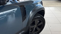 2023 (23) LAND ROVER COMMERCIAL DEFENDER 3.0 D250 Hard Top SE Auto 5234364