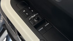 2023 (23) LAND ROVER COMMERCIAL DEFENDER 3.0 D250 Hard Top SE Auto 5234341