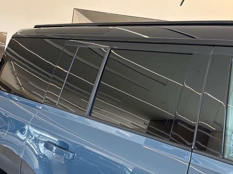 2023 (23) LAND ROVER COMMERCIAL DEFENDER 3.0 D250 Hard Top SE Auto 5234366