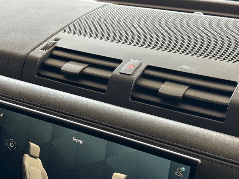 2023 (23) LAND ROVER DEFENDER 3.0 D300 X-Dynamic HSE 110 5dr Auto 5233822