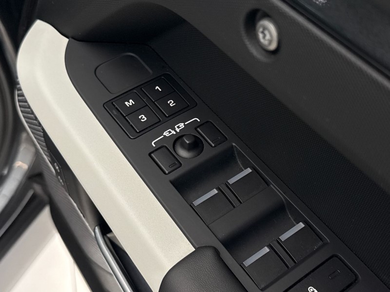 2023 (23) LAND ROVER DEFENDER 3.0 D300 X-Dynamic HSE 110 5dr Auto 5233810