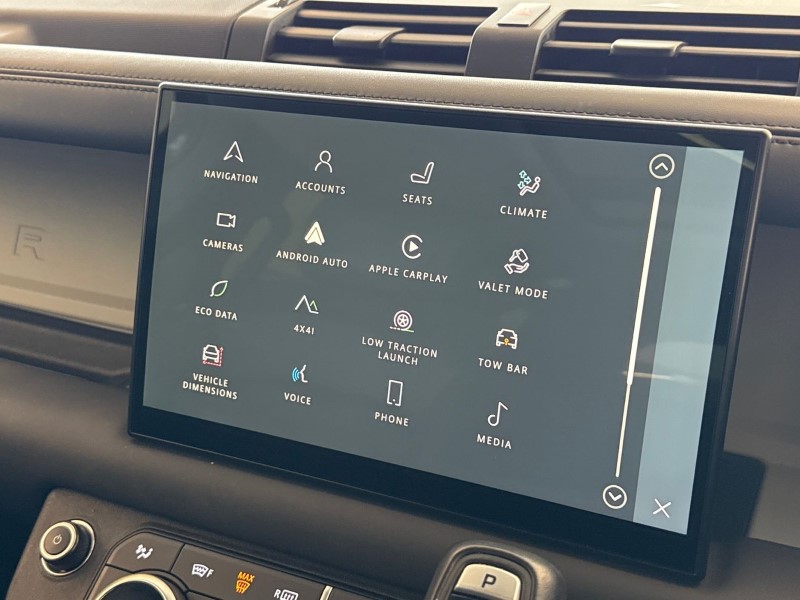 2023 (23) LAND ROVER DEFENDER 3.0 D300 X-Dynamic HSE 110 5dr Auto 5233818