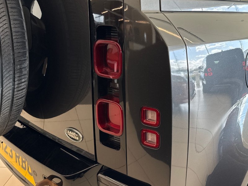 2023 (23) LAND ROVER DEFENDER 3.0 D300 X-Dynamic HSE 110 5dr Auto 5233832
