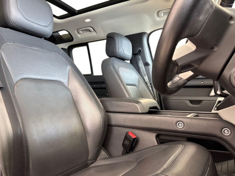 2023 (23) LAND ROVER DEFENDER 3.0 D300 X-Dynamic HSE 110 5dr Auto 5233813