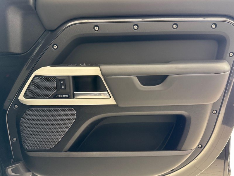 2023 (23) LAND ROVER DEFENDER 3.0 D300 X-Dynamic HSE 110 5dr Auto 5233809