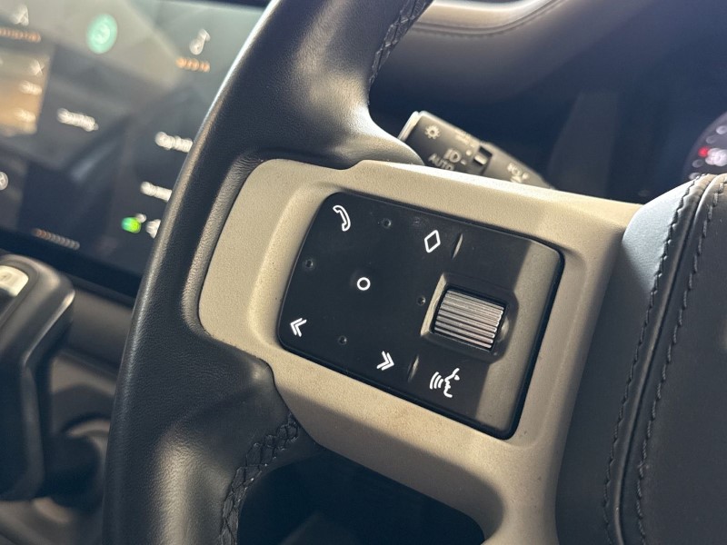 2023 (23) LAND ROVER DEFENDER 3.0 D300 X-Dynamic HSE 110 5dr Auto 5233815