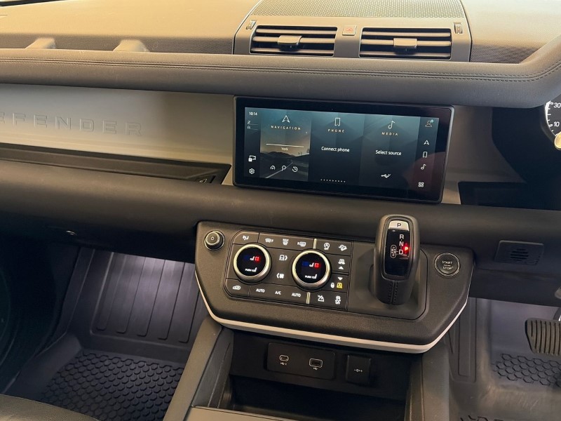 2023 (23) LAND ROVER COMMERCIAL DEFENDER 3.0 D250 Hard Top SE Auto 5228168