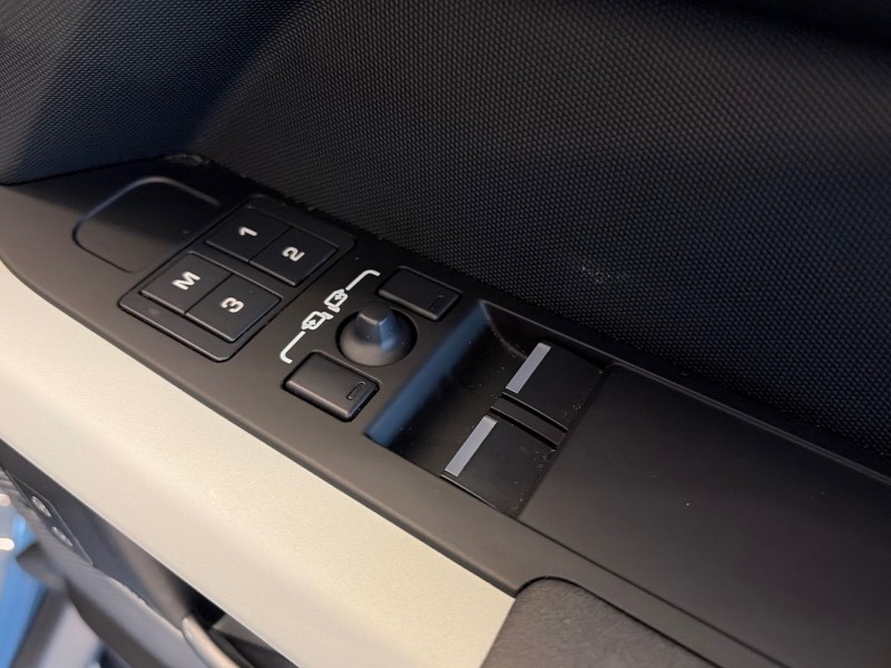 2023 (23) LAND ROVER COMMERCIAL DEFENDER 3.0 D250 Hard Top SE Auto 5228177