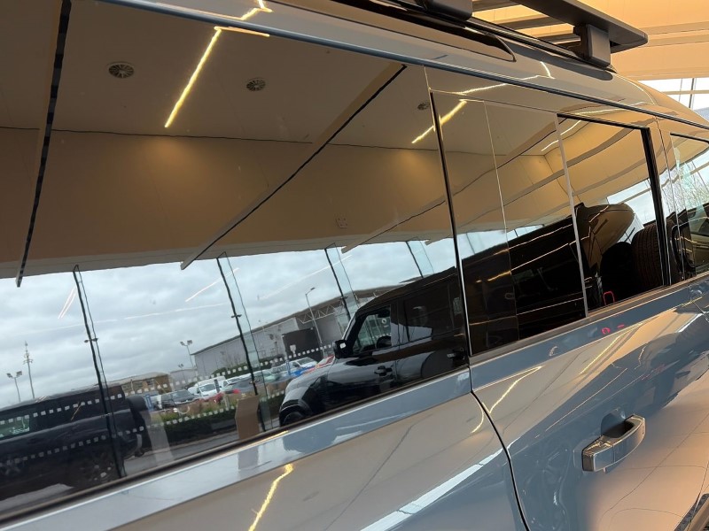 2023 (23) LAND ROVER COMMERCIAL DEFENDER 3.0 D250 Hard Top SE Auto 5228207